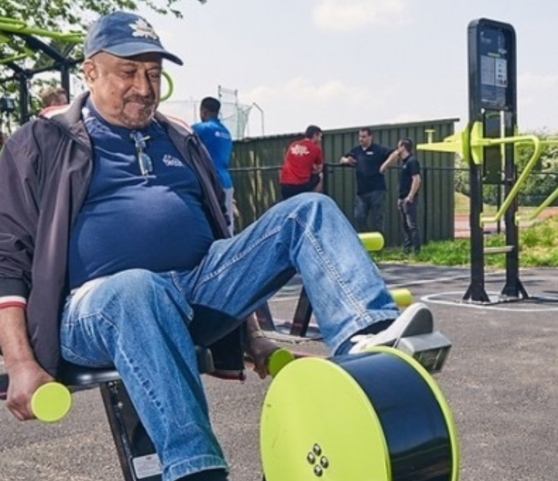 image of an outdoor fitness apparatus